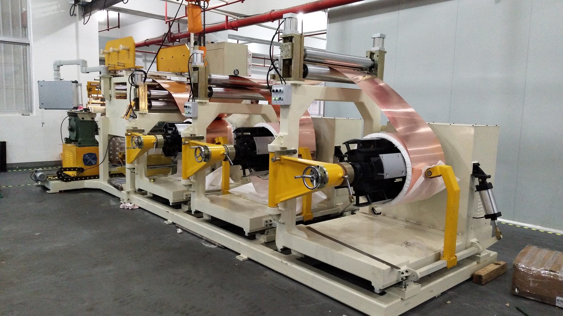 Three layer double servo aluminum foil winding machine - Volmet